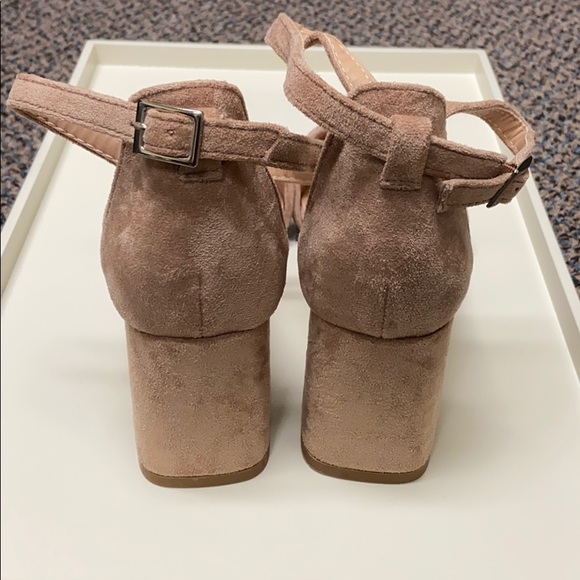 So Me Tan Block Heel Pumps - Picture 4 of 8